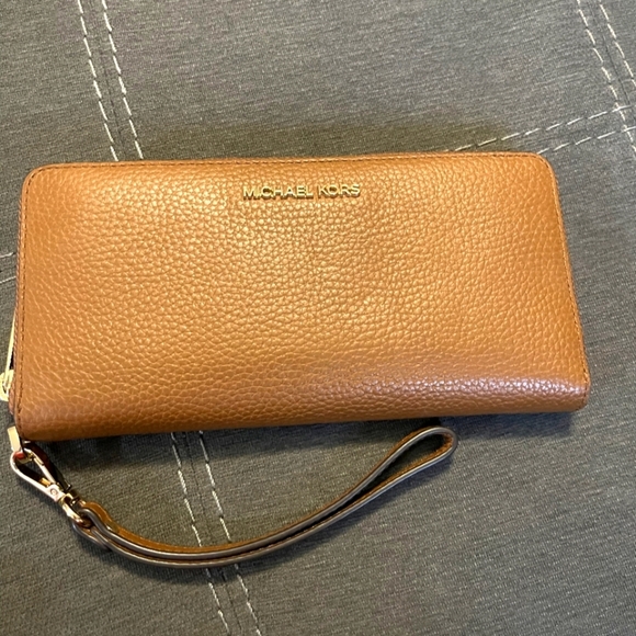 Michael Kors‎ Extra Large Camel Tan Leather Zip Around Wristlet Wallet - Picture 1 of 4